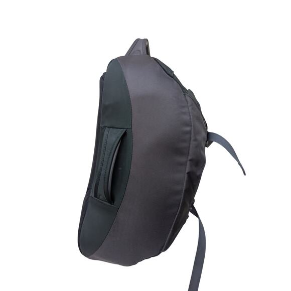 Osprey Porter 46L Travel Backpack [Dark Green/Grey] - Picture 4 of 16